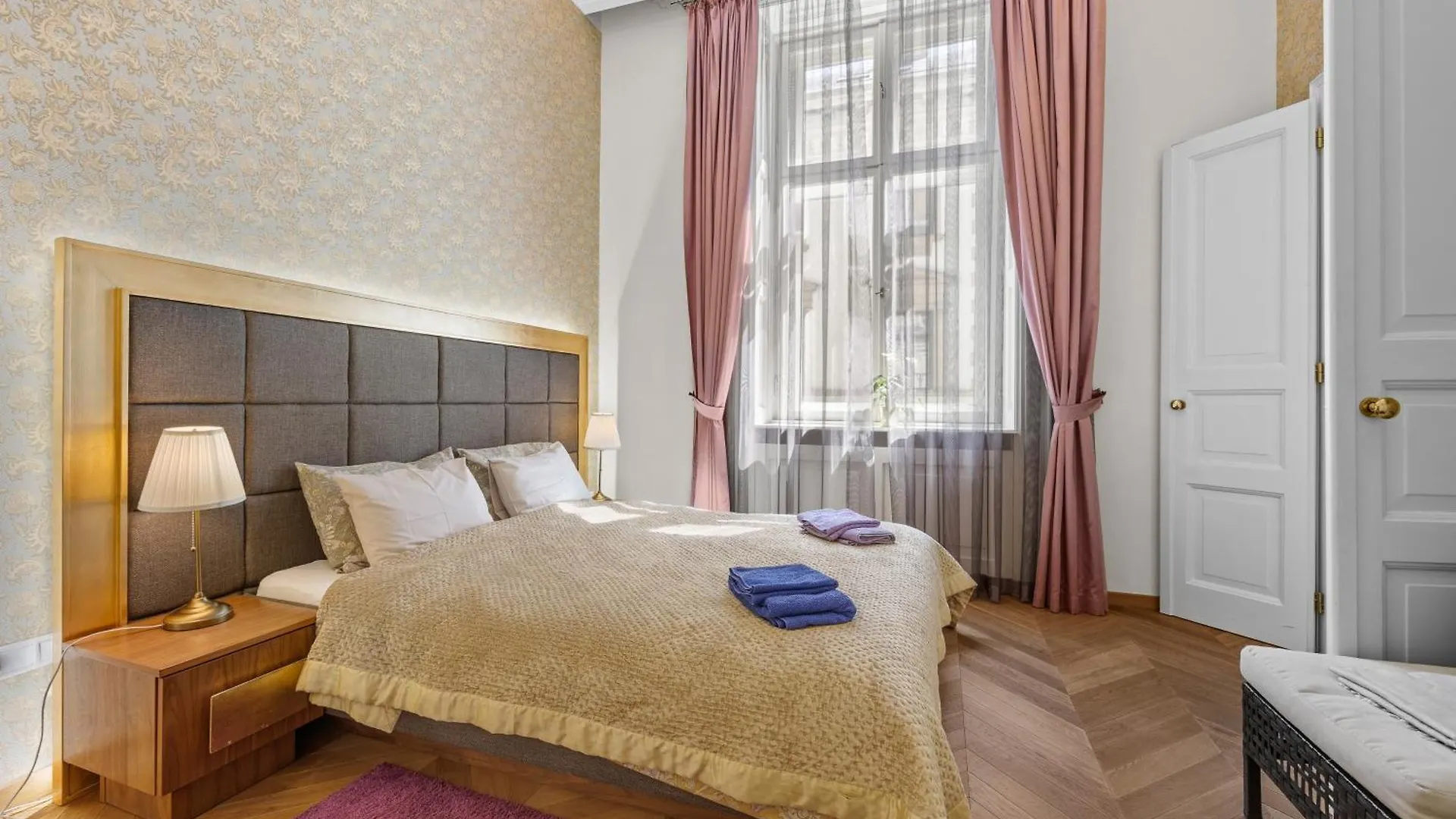 Count Zrinyi Basilica Luxurious Residence Budapest Apartment