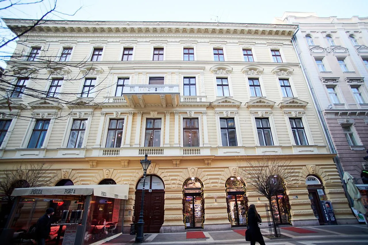 Count Zrinyi Basilica Luxurious Residence Budapest